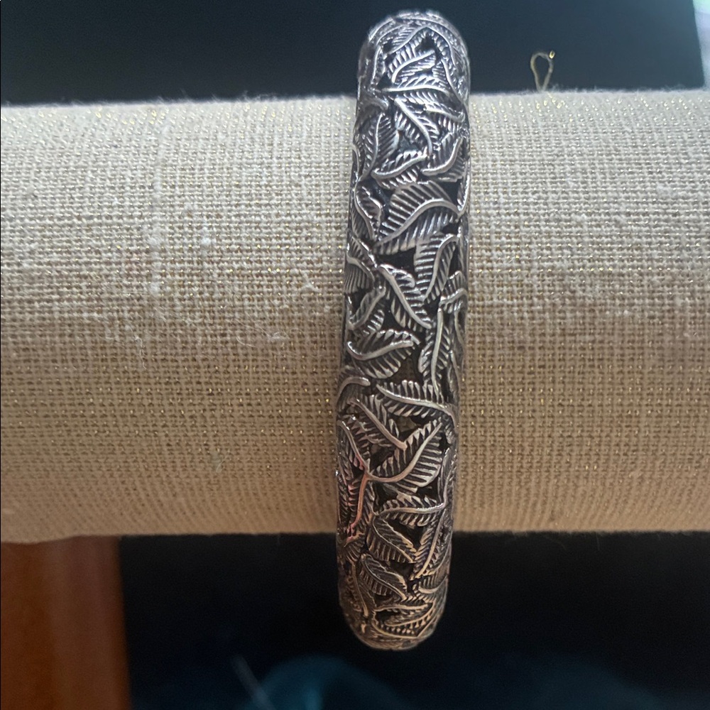 Intricate and Exquisite Craftmanship .925 Silver Bangle Bracelet